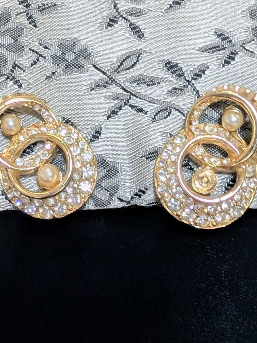 Gold Pearl & Crystal Round Clipon Earrings - Women Vintage Jewelry